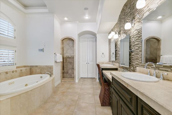 Bathroom, Dual Sink Vanities, Interior, Recessed Lighting