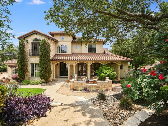 Exterior, Facade, Mediterranean