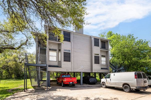 Exterior, Facade, Rowhouse