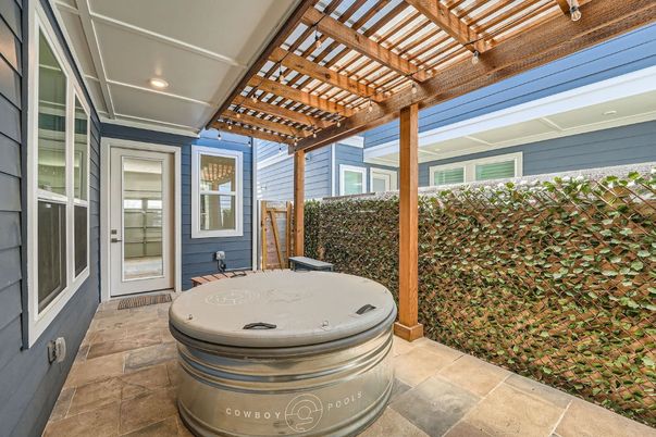 Exterior, Hot Tub