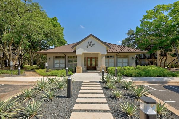 Backyard, Exterior, Facade, Ranch