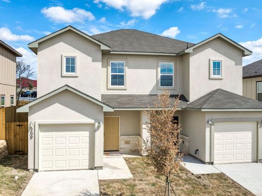 Attached, Exterior, Facade, American Craftsman