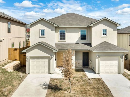 Attached, Exterior, Facade, American Craftsman