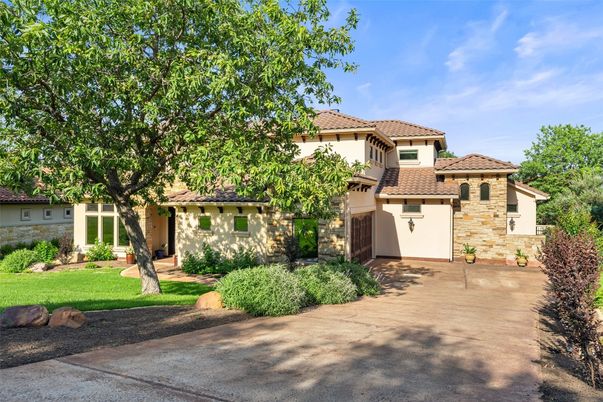 Attached, Exterior, Facade, Mediterranean