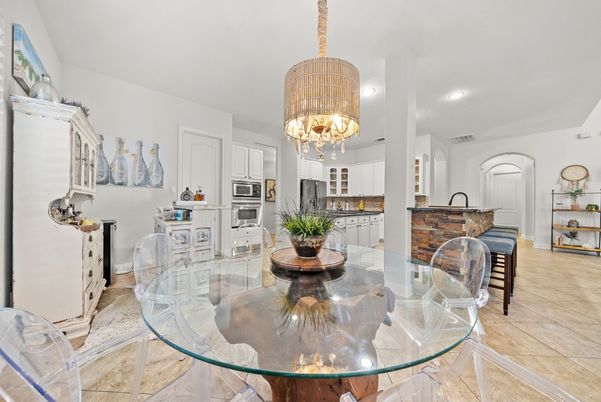 Chandelier, Dining room, Interior, Kitchen, Recessed Lighting, Stainless Steel Appliances
