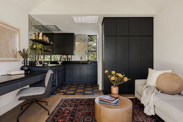 Home Office, Interior