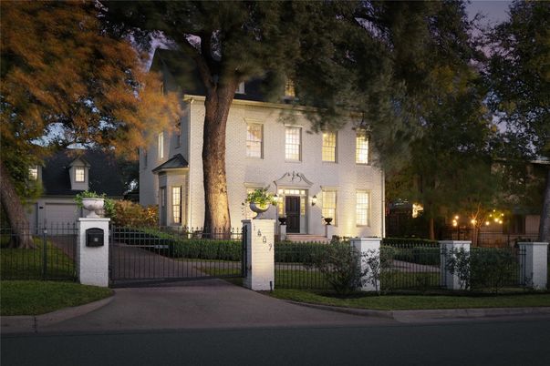 Exterior, Facade, Georgian
