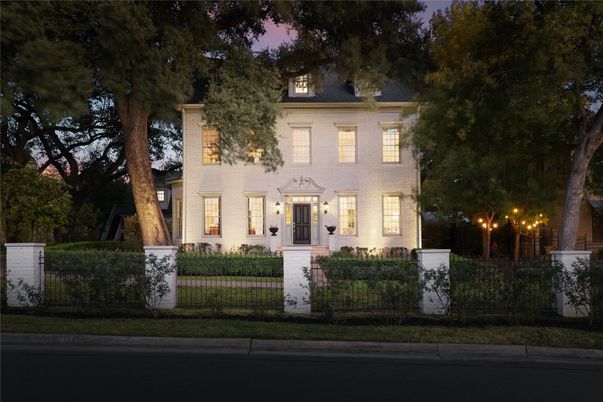 Exterior, Facade, Georgian