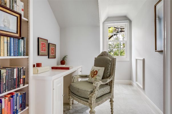 Home Office, Interior