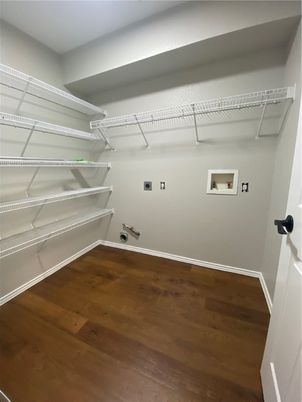 Interior, Walk-in Closets, Wood Texture Flooring