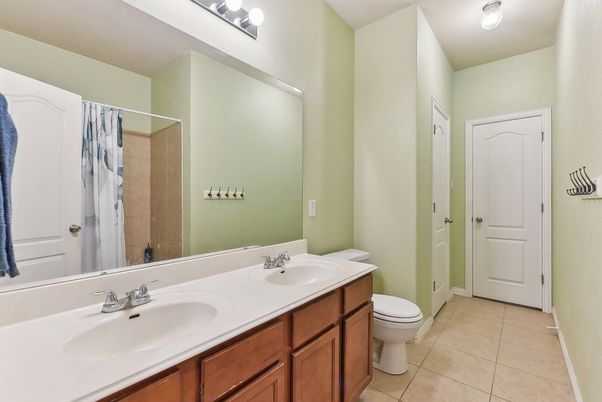Bathroom, Dual Sink Vanities, Interior
