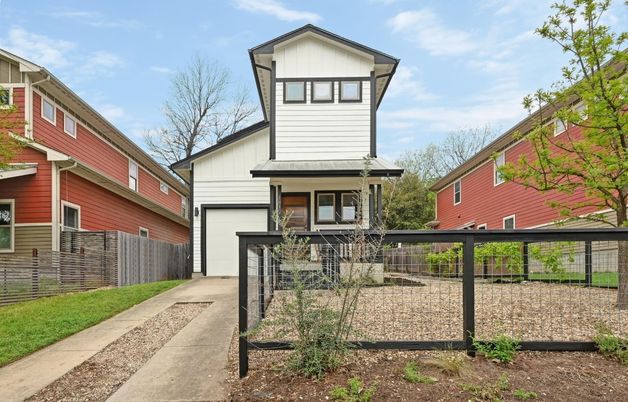 Attached, Exterior, Facade, Farmhouse