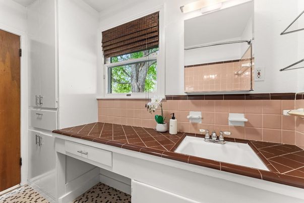 Bathroom, Interior, Tile Countertops