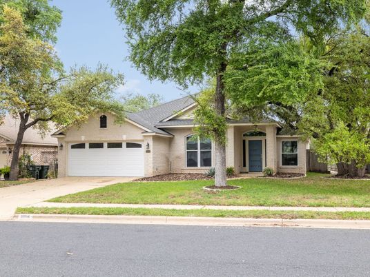 Attached, Exterior, Facade, Ranch