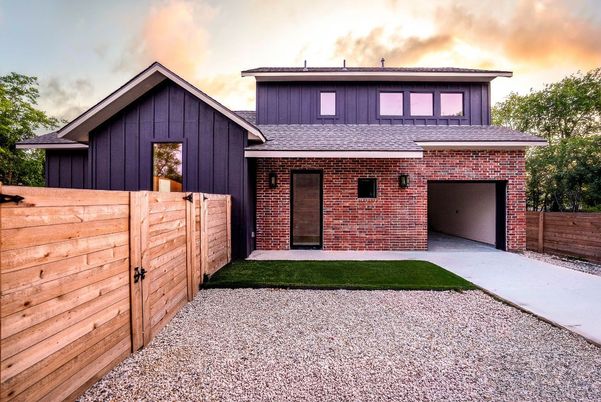 Attached, Exterior, Facade, Brick Facade, Split Level
