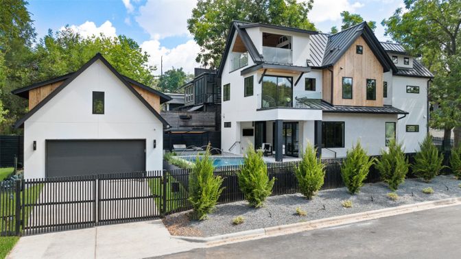 Attached, Exterior, Facade, Farmhouse