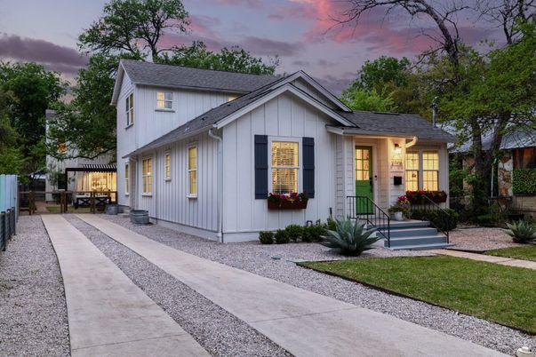 Exterior, Facade, Farmhouse