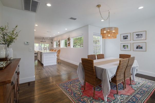 Chandelier, Dining room, Interior, Kitchen, Pendant Lights, Recessed Lighting, Wood Texture Flooring