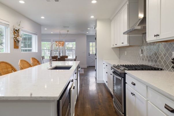 Chandelier, Dining room, Interior, Kitchen, Pendant Lights, Recessed Lighting, Stainless Steel Appliances, Wood Texture Flooring