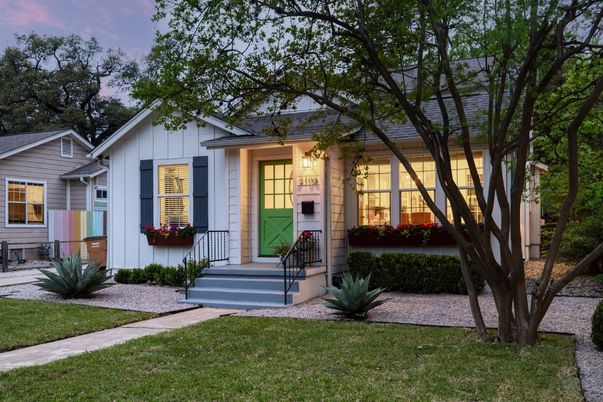 Exterior, Facade, Ranch