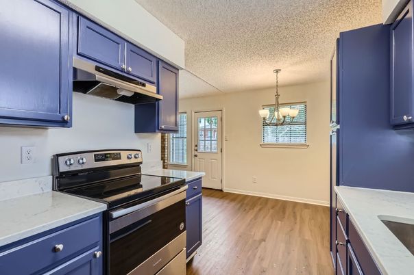 Chandelier, Interior, Kitchen, Wood Texture Flooring