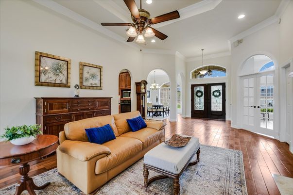 Dining room, Interior, Living room, Pendant Lights, Recessed Lighting, Wood Texture Flooring