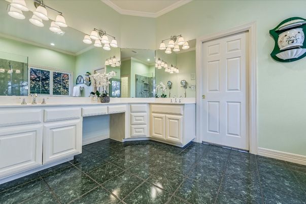Bathroom, Dual Sink Vanities, Interior, Recessed Lighting