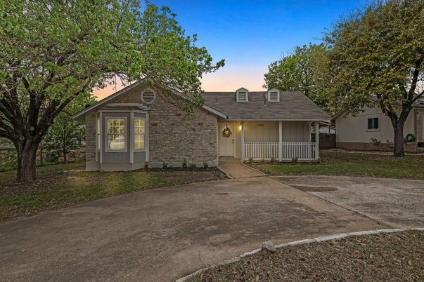 Backyard, Exterior, Facade, Brick Facade, Ranch