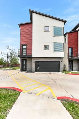 Attached, Exterior, Facade, Modern