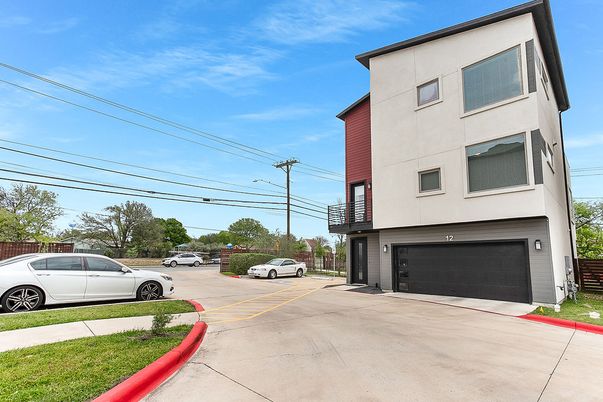 Attached, Exterior, Facade, Rowhouse