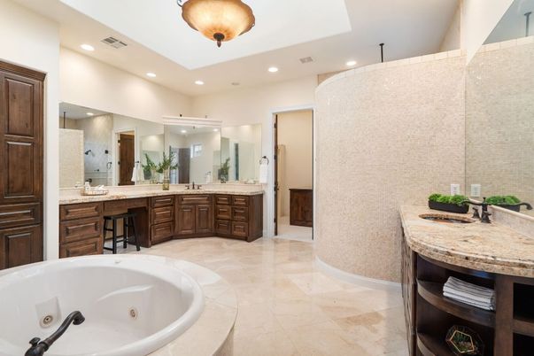 Bathroom, Dual Sink Vanities, Interior, Recessed Lighting
