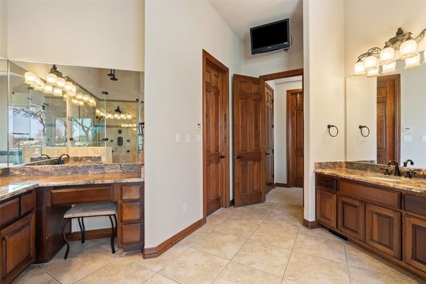 Bathroom, Dual Sink Vanities, Interior