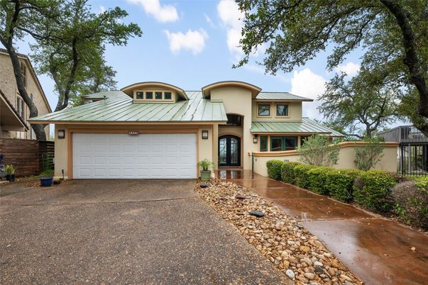 Attached, Exterior, Facade, Mediterranean