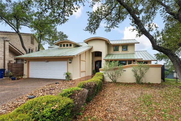 Attached, Exterior, Facade, Mediterranean