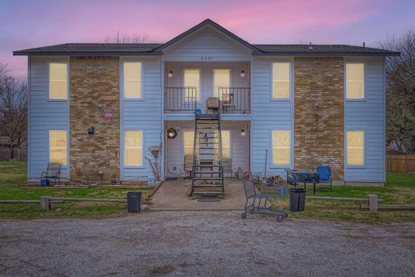 Exterior, Facade, Raised Ranch