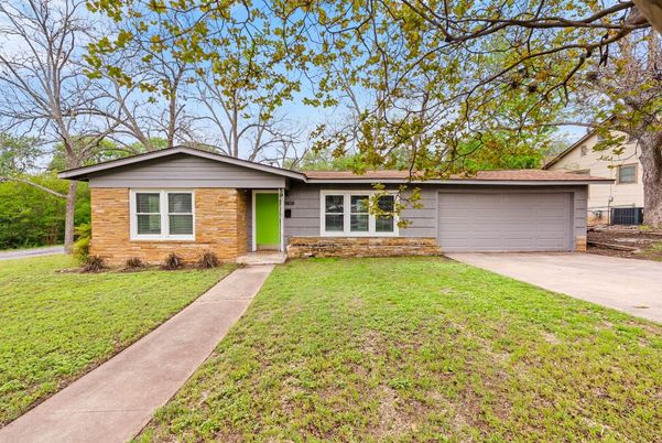 Attached, Exterior, Facade, Ranch
