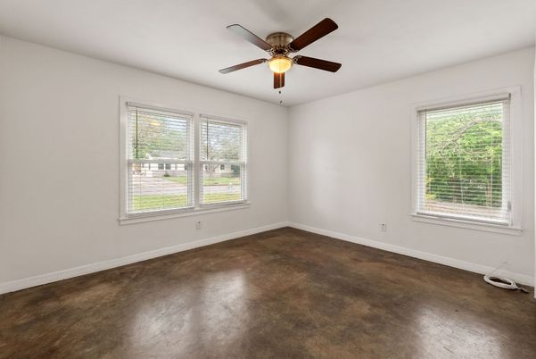 Empty room, Interior