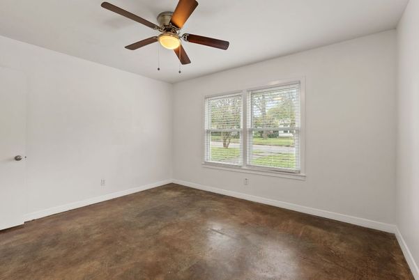 Empty room, Interior