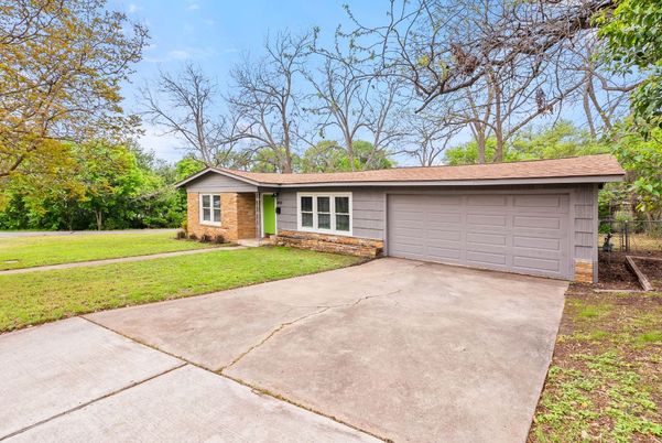 Attached, Exterior, Facade, Ranch