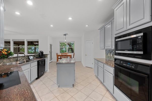 Dining room, Interior, Kitchen, Pendant Lights, Recessed Lighting, Stainless Steel Appliances