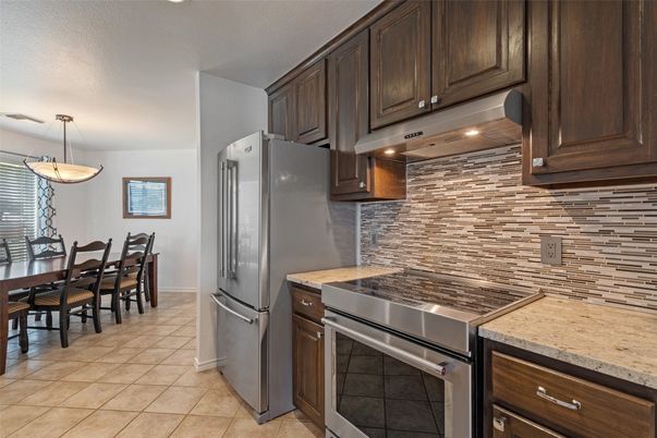 Dining room, Interior, Kitchen, Pendant Lights, Stainless Steel Appliances