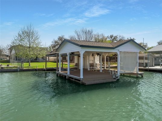 Exterior, Lake