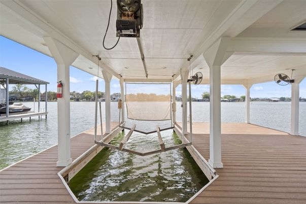 Exterior, Lake