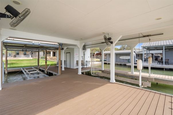 Exterior, Lake