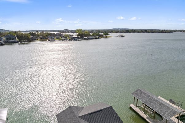 Exterior, Lake