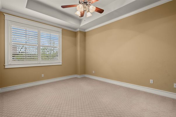 Empty room, Interior