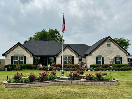 Exterior, Facade, Ranch