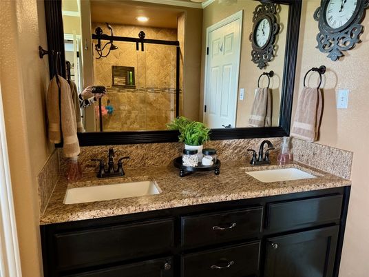Bathroom, Dual Sink Vanities, Interior
