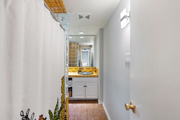 Bathroom, Interior, Recessed Lighting