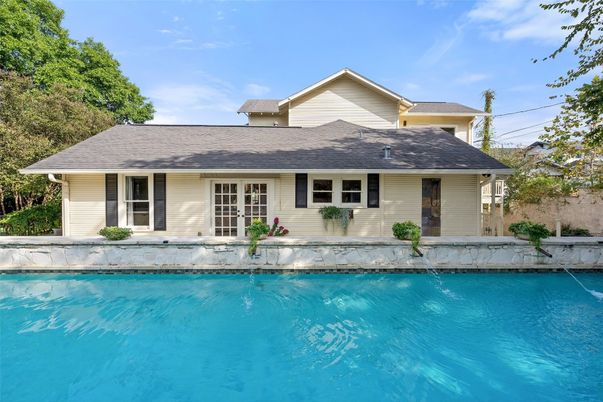 Exterior, Facade, Pool, Cape Cod